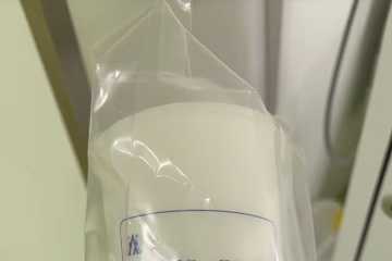 血液透析干粉使用后的容器是属于什么废物？见图片。