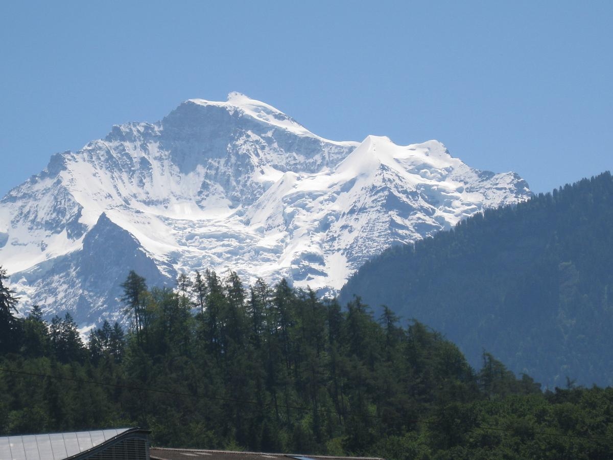 瑞士少女峰山顶有终年不化的积雪