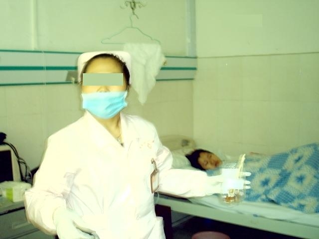复件 (2) 护士配戴的口罩.JPG