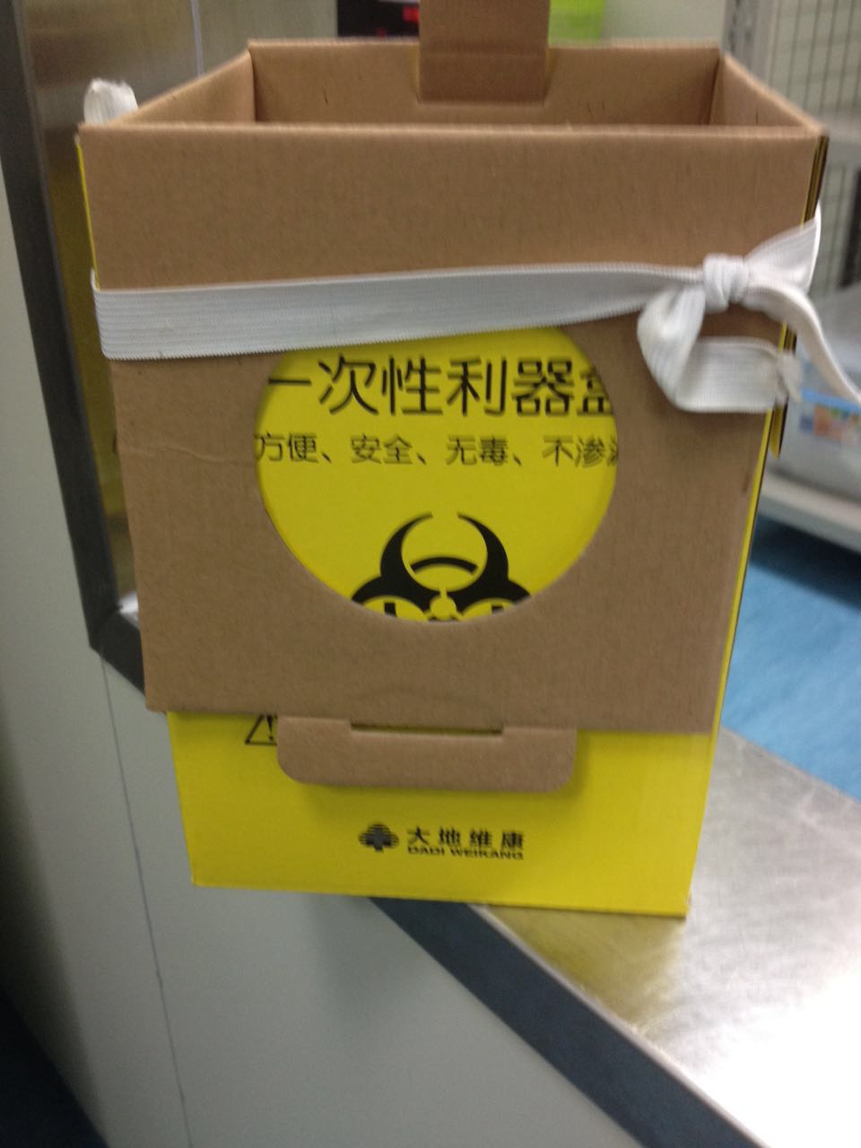 这样的纸质一次性利器盒可以使用吗?