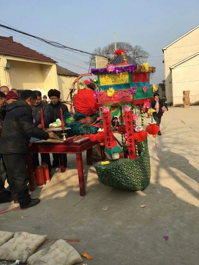 摆香案祈福.jpg