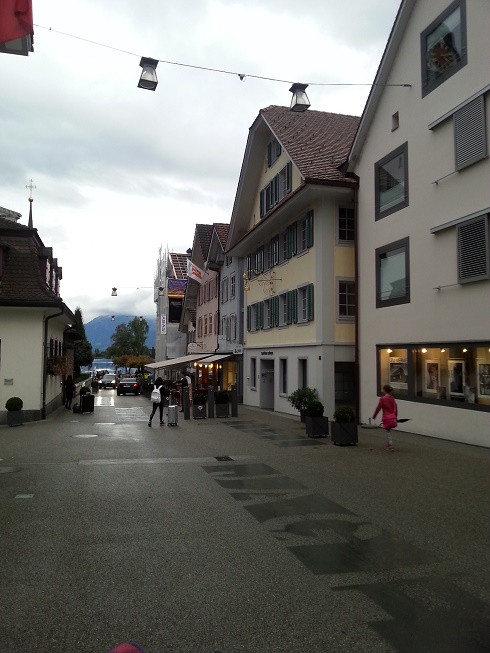 20150923瑞士琉森湖畔的街道.jpg