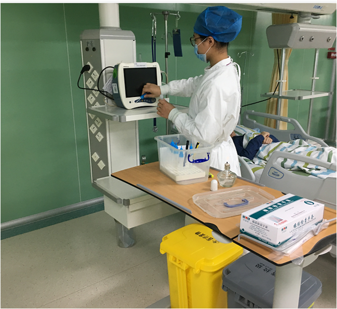 检验科对ICU呼吸机管道及环境设备表面进行采样监测.png