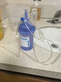 使用后的一次性湿化氧气瓶和氧气管属于哪类医疗废物