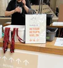 在奥赛博物馆借耳机时看到一用一擦拭