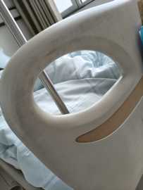 血液透析患者下机后用哪种消毒液擦拭床单元？