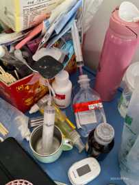 床旁放置的湿化液，这样合理吗？如何改进